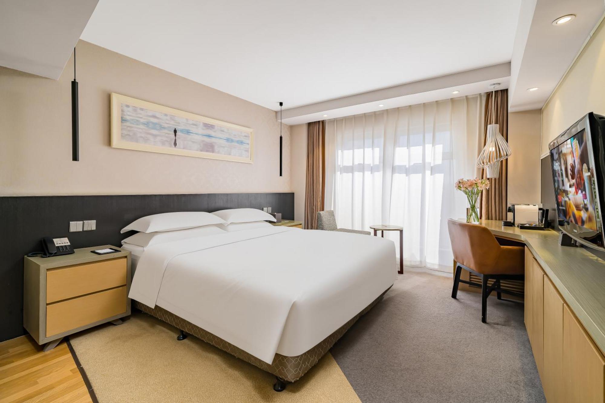 Superior Room (Multi-Angle View+Mini-Fridge+Umbrella)